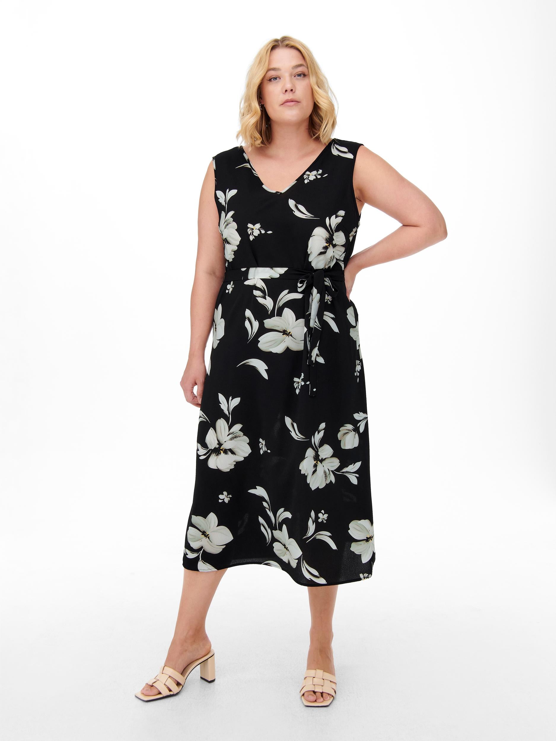 Carluxmille kjole fra Carmakoma-Pluspige